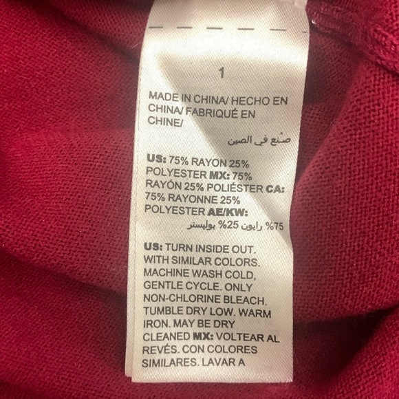 Chicos Burgundy Knit Crew Neck Sweater Covered Button Detail Pullover Size M (1) - Picture 6 of 7